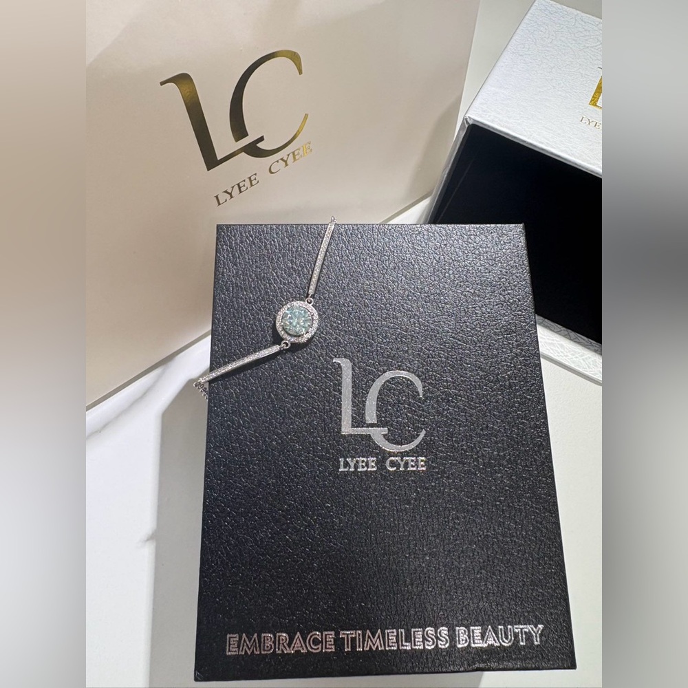 Lyee Cyee Bracelet with box and paper bag - Picture 2 of 11